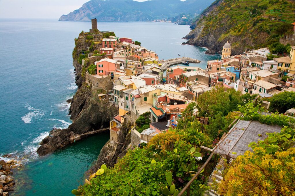 Comptoir du voyage et Voyage en Italie, l'histoire d'un partenariat cinque terre c istock 2 0
